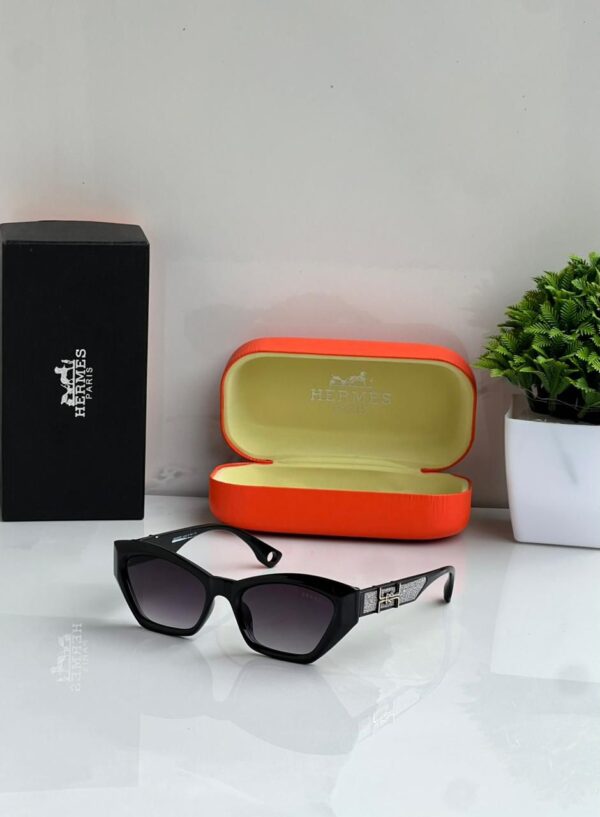 Hermès Cat-Eye Sunglasses - Black